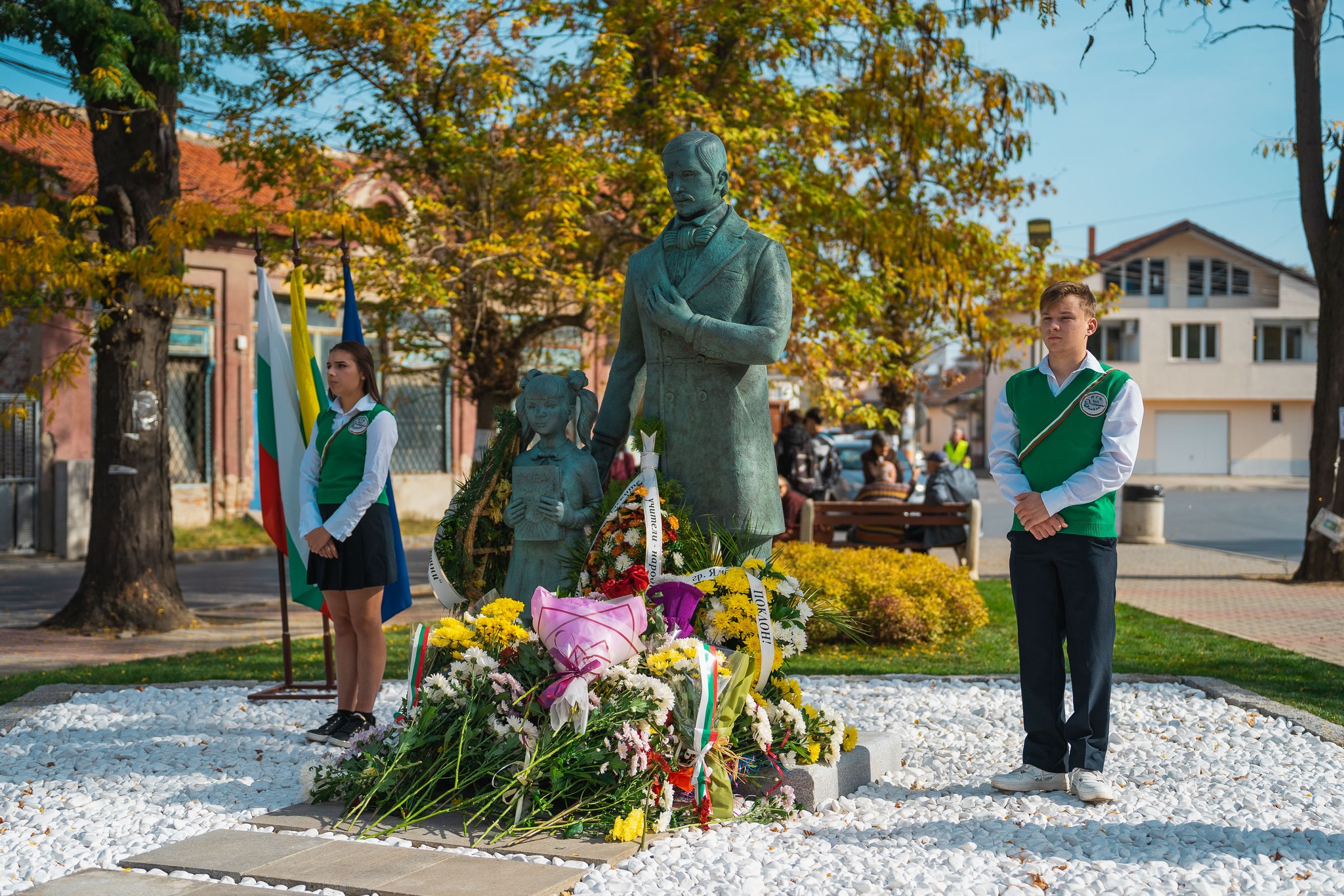 01 Паметник на учителя.jpg